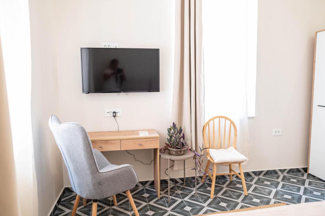 Kosnian City Suites B ภายนอก รูปภาพ