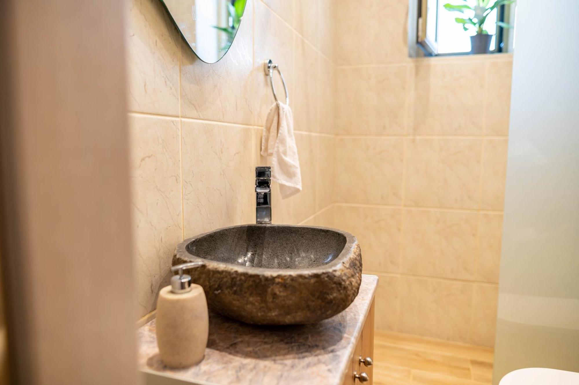 Kosnian City Suites B ภายนอก รูปภาพ